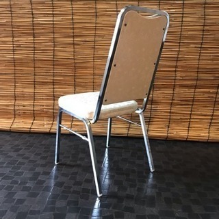 宴会用椅子の画像