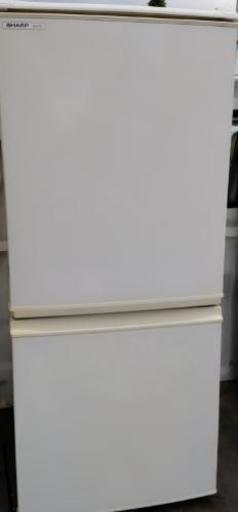 近隣配送無料☆SHARPシャープ 137L 2ドア冷蔵庫 ホワイトSJ-714-W　つけかえどっちもドア☆送料込み(地域限定)☆直接引き取り歓迎☆早期受け取り希望☆