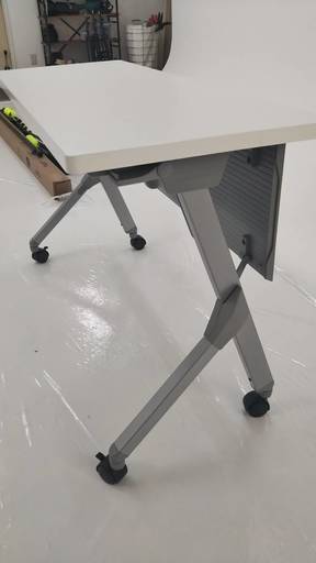 オカムラ製　会議用テーブル（120センチ幅）3台セット