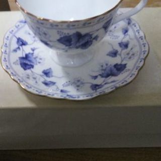 ナルミボーンチャイナ　カップ&ソーサーの画像