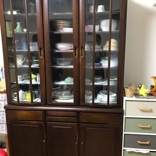 食器棚  突っ張り棒付き！※交渉中