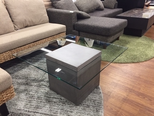 オシャレなモダンデザイン！！Mode en Casa フライングテーブル売場展開中！！