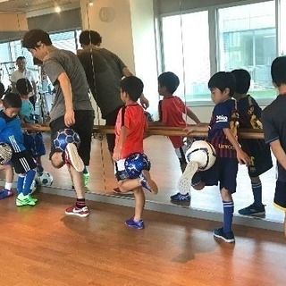リフティングのコツを伝授！プロフリースタイラーによる特別レッスン...