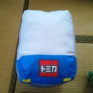 トミカクッションの画像