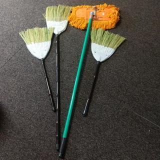 座敷ほうきとモップセットです。の画像