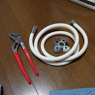 シャワーホース とウォーターポンププライヤー