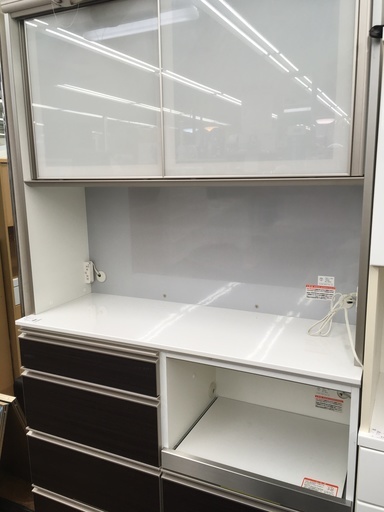 二枚扉ﾜｲﾄﾞカップボード　ｻｲﾄﾞ部ﾀﾞﾒｰｼﾞ有