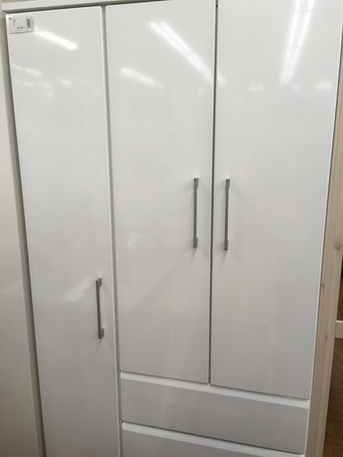 ワードローブ 三枚扉