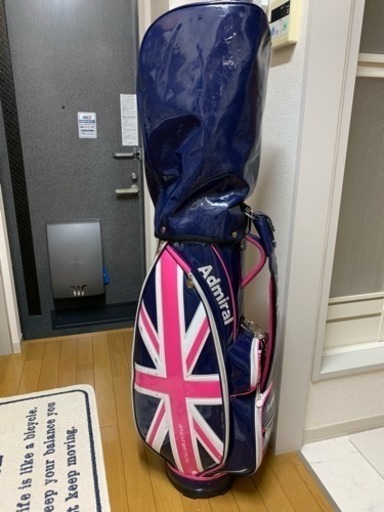 アドミラルのネイビー/ピンクカラーのキャディーバック