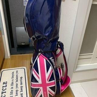 アドミラルのネイビー/ピンクカラーのキャディーバックの画像