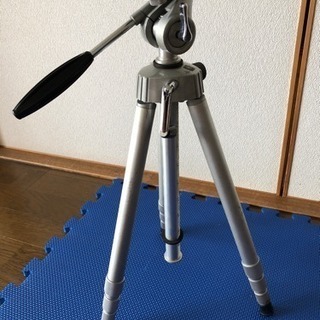 カメラ三脚 30年前のもの 取りに来れる人優先