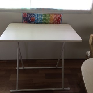 折りたたみテーブル 様々な用途にの画像