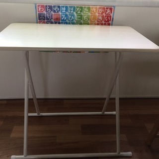 折りたたみテーブル 様々な用途にの画像