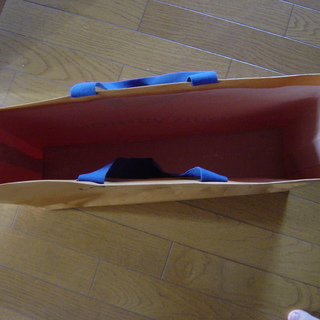 紙袋、空き箱の画像
