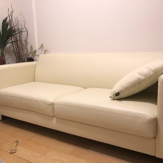 〔受渡予定者決定〕ホワイト 白 / ソファー / 美品 未使用の画像