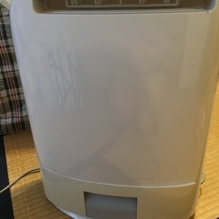 これからのジメジメ梅雨に使用  除湿機