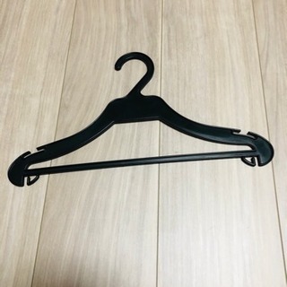 ハンガー差し上げます。ピンクのすべらないハンガー、黒、青針金、