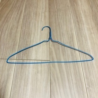 ハンガー差し上げます。ピンクのすべらないハンガー、黒、青針金、の画像