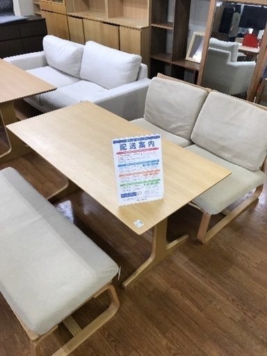 無印良品のリビングでもダイニングでも使えるシリーズ。椅子セットで販売中！