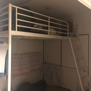 IKEAのセミダブルサイズのロフトベッドの画像