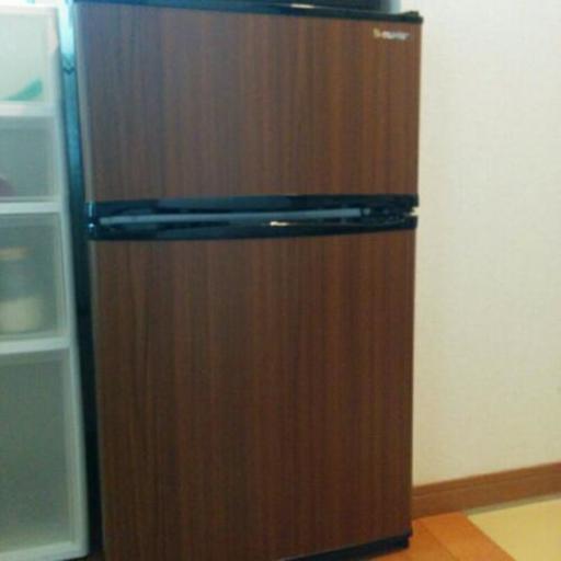 一人暮らし用2ドア冷蔵庫　お洒落な木目調