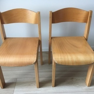 保育園幼稚園木製椅子の画像
