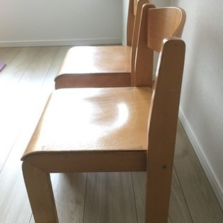 保育園幼稚園木製椅子の画像