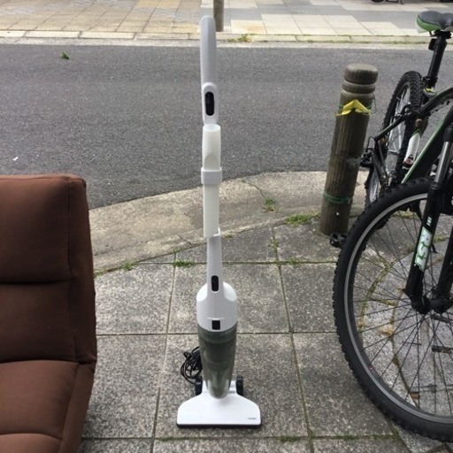 #2319 ツインバード サイクロンスティッククリーナー 掃除機 TC-E123