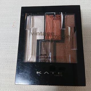 アイシャドウ と チークの画像