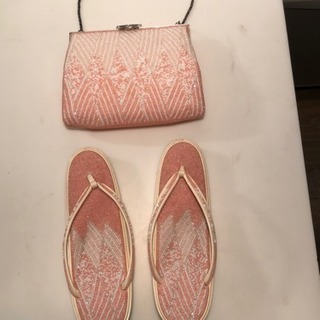 ピンクのビーズのバッグと草履セット