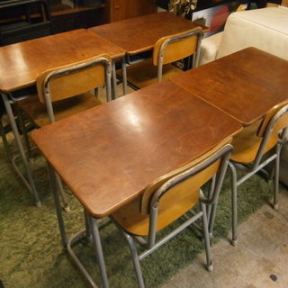 廃校になった後の学校机や椅子を譲ってください