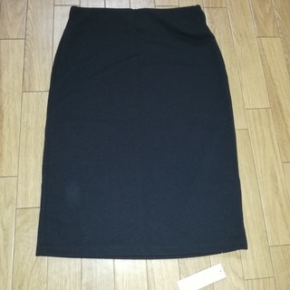 ブラックのペンシルスカート