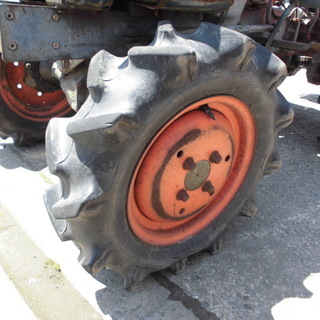 クボタ　トラクター　B7000の画像