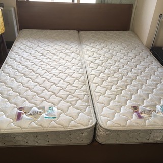 収納付きフランスベッド（クィーンサイズ・分解可能)6月上旬までの画像