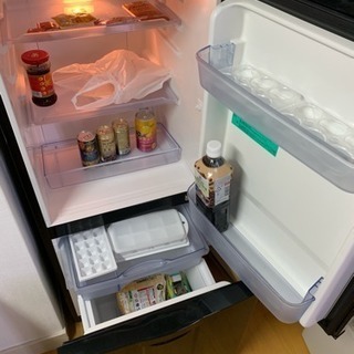 取引中 (5/23まで) Haier 冷凍冷蔵庫 138L 保冷枕、製氷皿付き JR-NF140C の画像