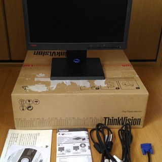 Lenovo　ThinkVision 17型　Square　