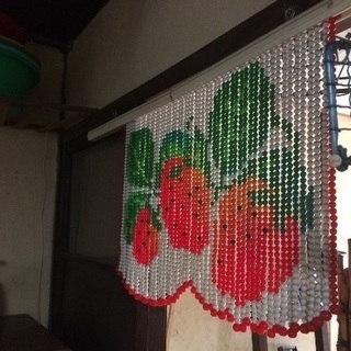 昭和レトロ♢イチゴ柄の玉のれん 