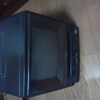 VHSビデオデッキ付きポータブルTV。AC100V・DC兼用を無...