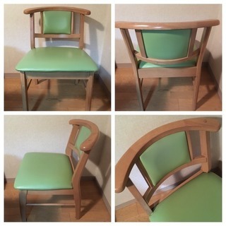 取引中テーブルと椅子のセットの画像