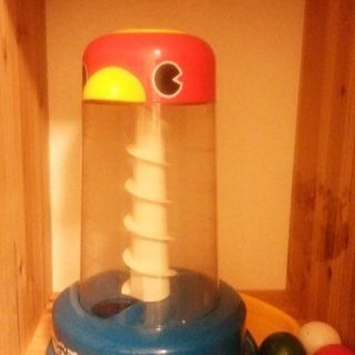 ベビー向けころころ回って出てくるおもちゃ