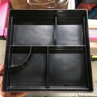 お弁当屋さんのしっかりしたお弁当箱1個300円！の画像