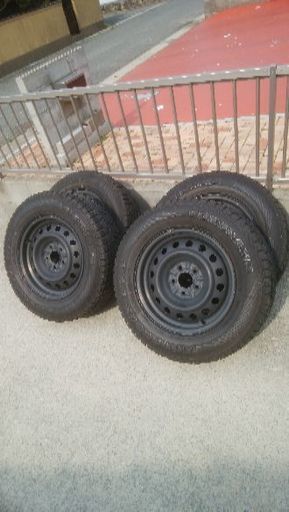 デリカD:5　スタッドレスタイヤ4本　ホイール付き