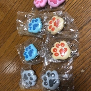 肉球LEDライトキーホルダーどれでも1個100円肉球を押すとニャ...