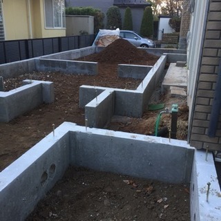 女性の方も積極的に採用、未経験、経験者、シニアの方大歓迎！【アルバイトも可能】白河近辺の太陽光工事作業員急募！！高待遇お待ちしております。の画像