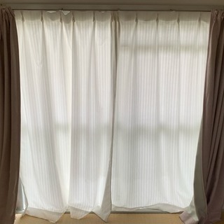 (今日中まで) ただであげます！ 掃き出し窓用 カーテン 4枚セットの画像