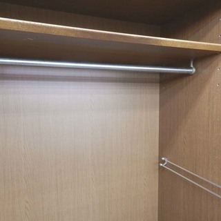 ナラ材クローゼット 幅854㎜ 【大塚化学家具】 洋服箪笥 タンス☆ PayPay(ペイペイ)決済可能 ☆ 札幌市 北区 屯田 ナラ材クローゼット 幅854㎜ 【大塚化学家具】 洋服箪笥 タンス
