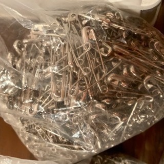 0円 無料 安全ピン 大小 たくさん有の画像