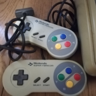 スーパーファミコン本体 コントローラー2個 0円 引き取り限定（5/26まで）の画像