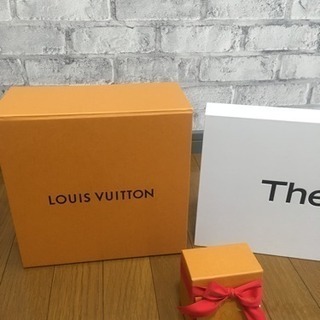 VUITTON、Theory箱