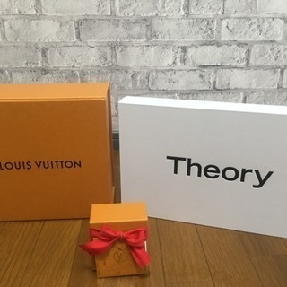 VUITTON、Theory箱の画像